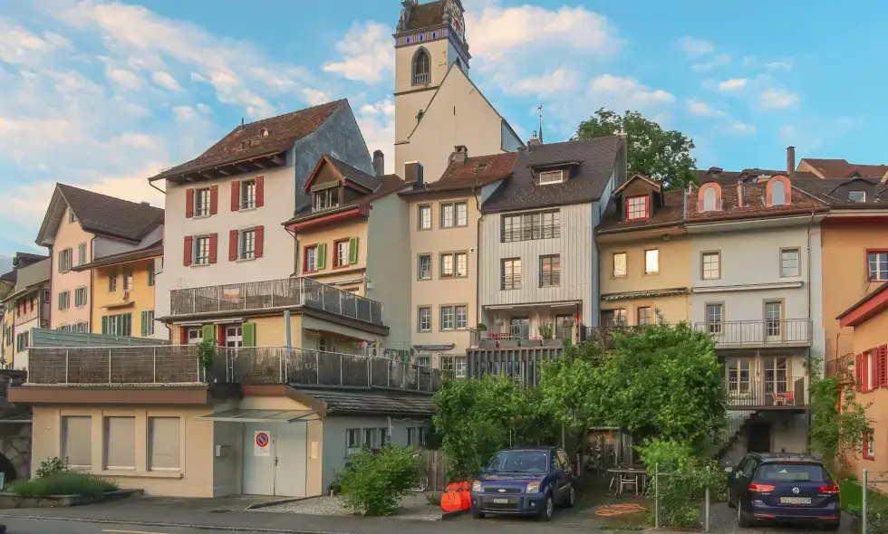 Kaufen Sie Swiss autobahnvignette und überprüfen Sie das Autobahnnetz