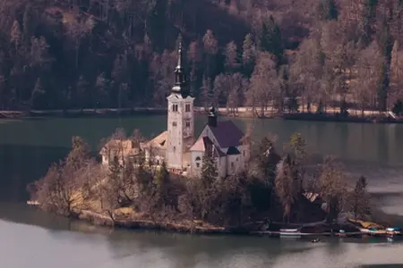 Araba ile Slovenya seyahat seçenekleri