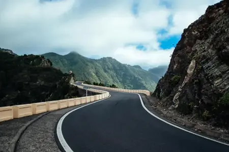 Pioneering technology: A rolling overpass can save lives and nerves on highways - video