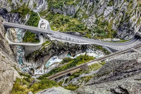 The motorway system in Switzerland and the 2025 e-vignette